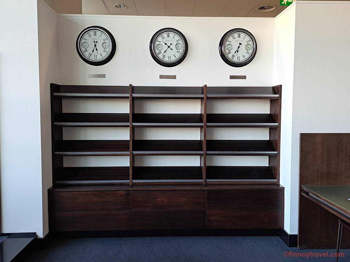 休息室的世界时钟