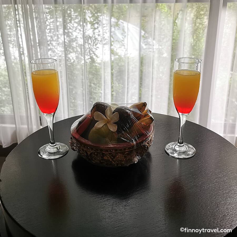 库塔瑞士贝尔雨林酒店作为致歉所送的饮品与水果