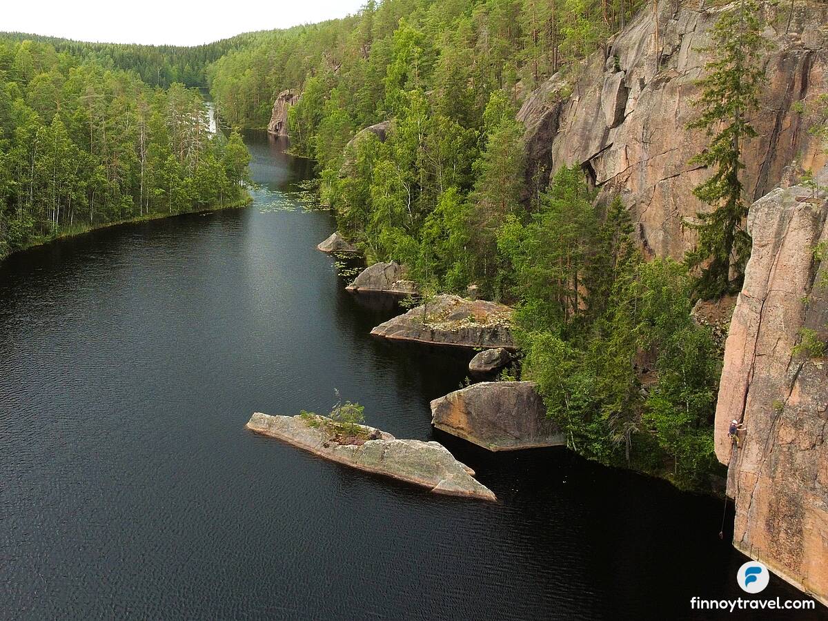 Olhava 山上的攀岩者