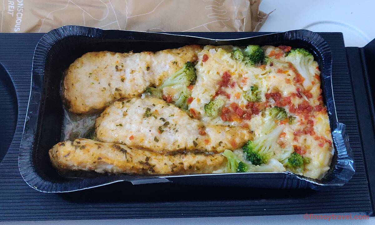 鸡肉烩饭机上餐