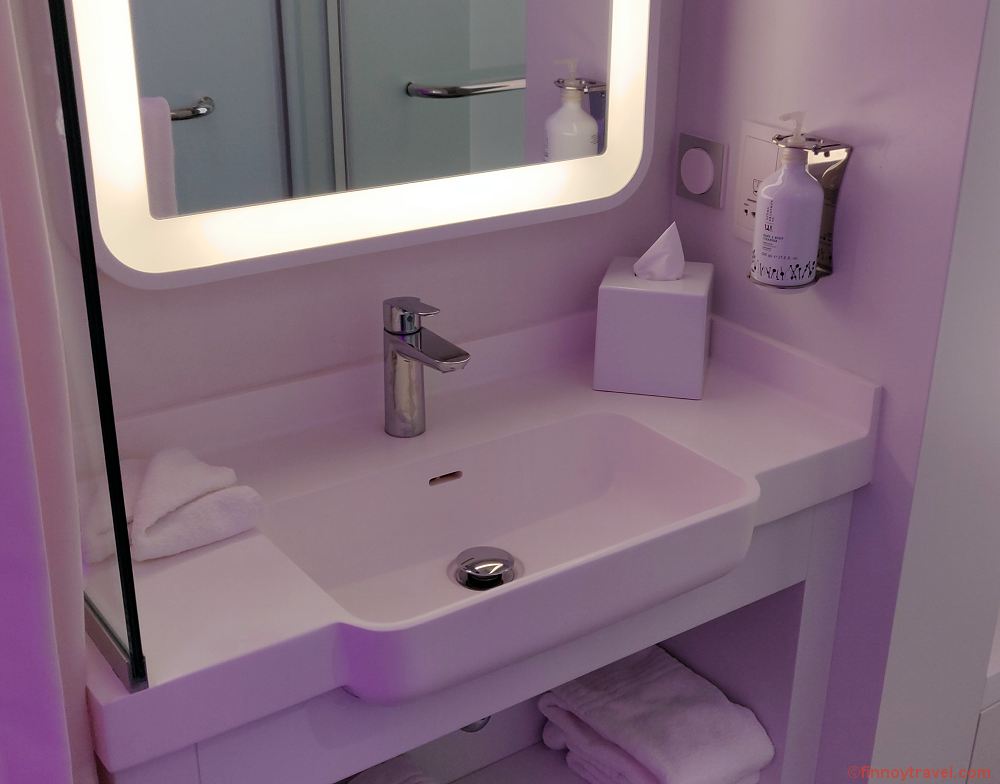 Yotelair 的洗手台
