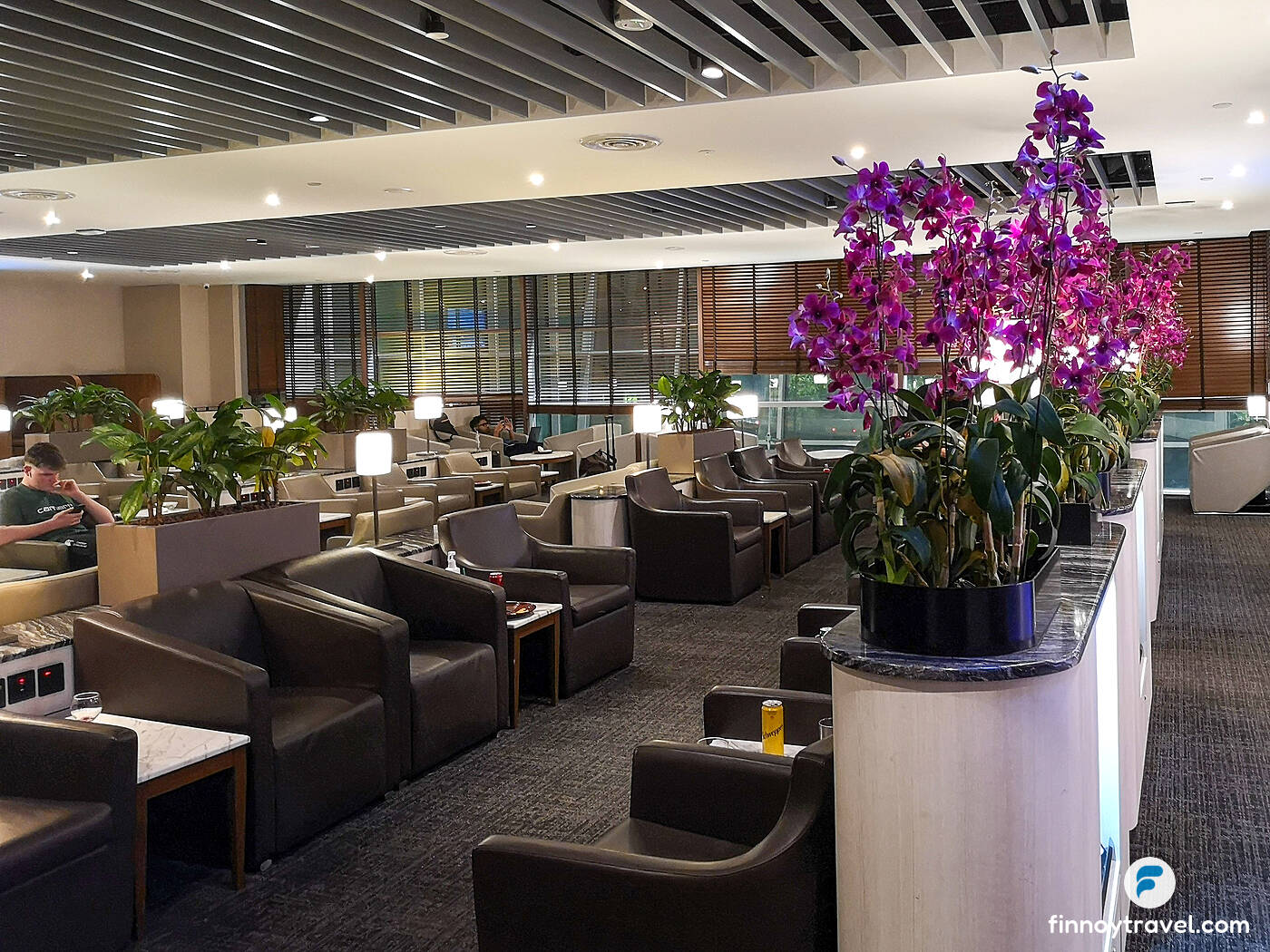 SATS Premier Lounge 内的座椅与装饰