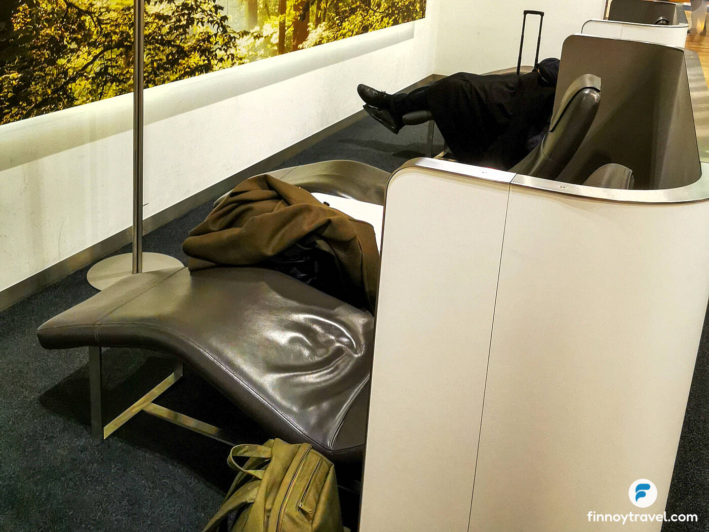 慕尼黑机场K11登机口汉莎航空商务休息室的躺椅
