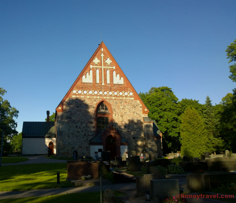 Pyh&auml;n Laurin Kirkko（亦称圣劳伦斯教堂）自 1460 年屹立至今，被认为是万塔现存最古老的建筑。