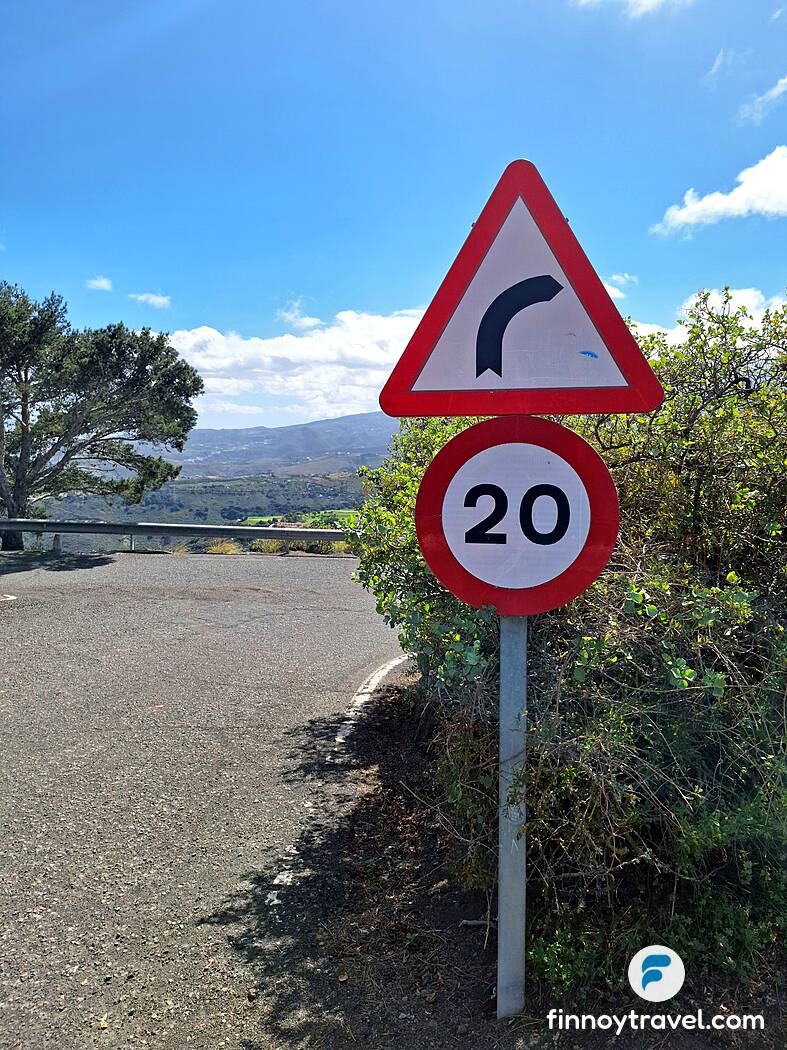 通往 Pico de Bandama 顶部的道路